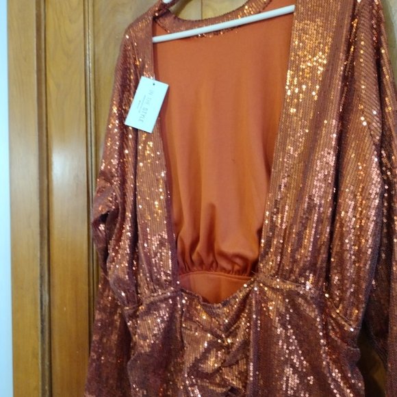 Backless embellished ruched nini dress - Picture 2 of 10